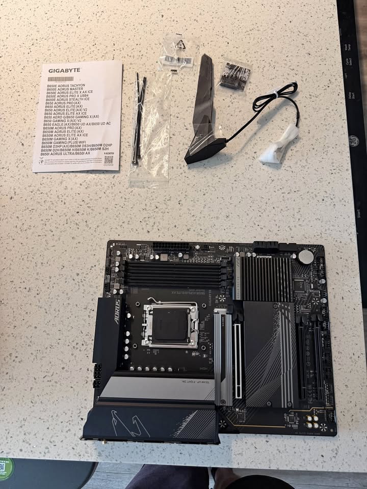 🔥 GIGABYTE B650 AORUS Elite AX – OPEN BOX, FULL KIT – $80 FIRM